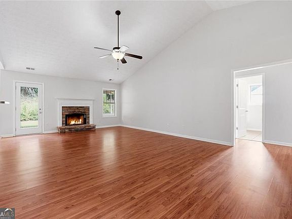 3rd image of 131 Elk Dr