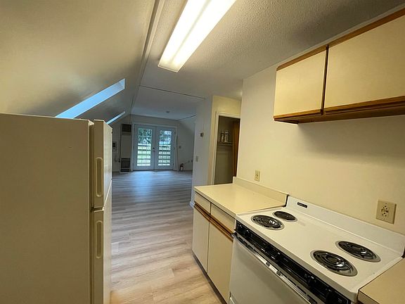 4th image of 37 Killington Ave #8