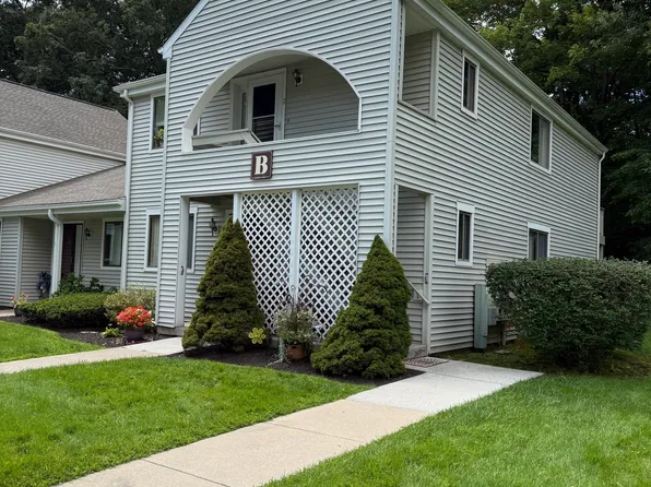 35 Nutmeg Road #B2, Middlebury, CT 06762