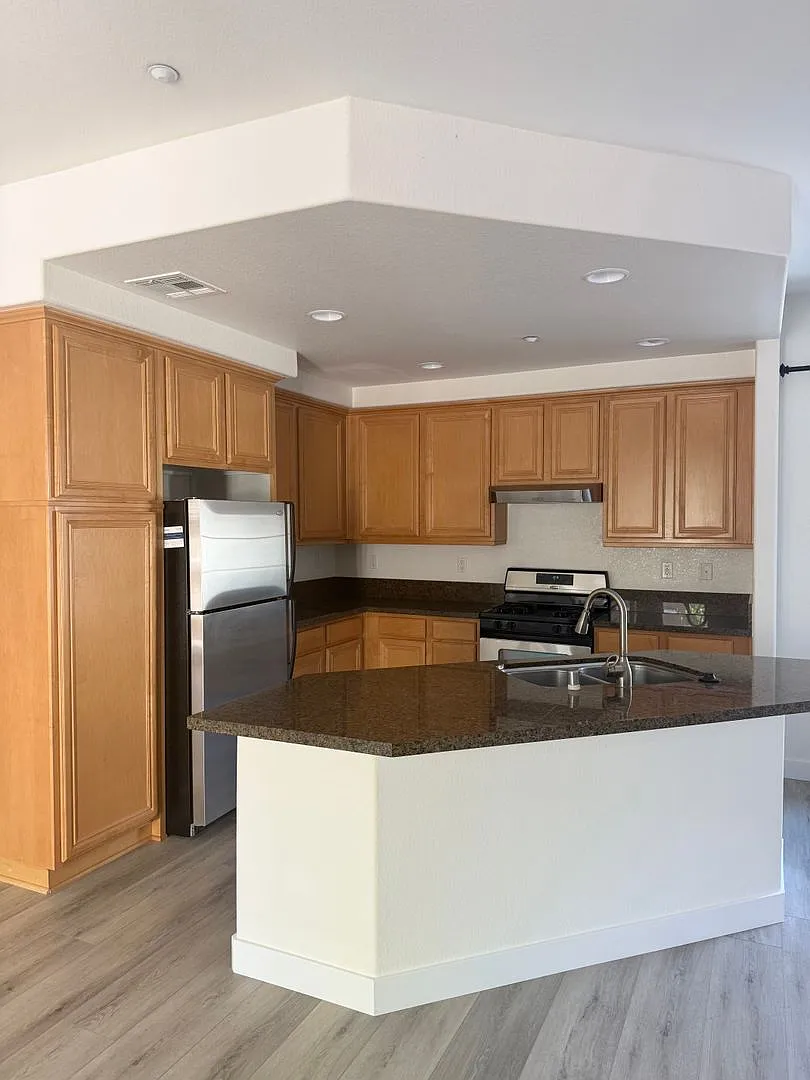 Modern 2 Bedroom Condo in Mission Valley — Photo 4