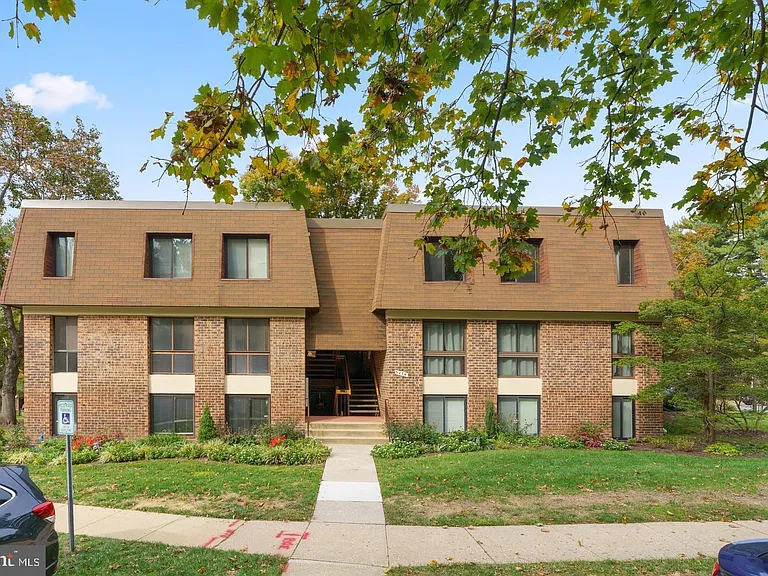 5236 W Running Brook Rd #201 — Photo 2