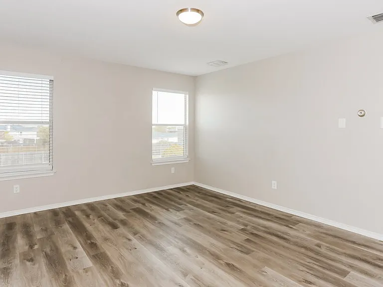 950 Silver Streak Dr — Photo 10