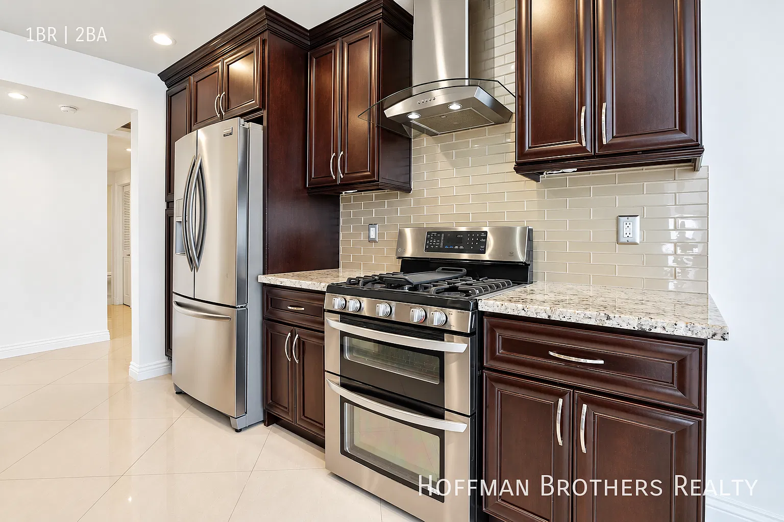 Massive 1 Bed 1.5 Bath Apartment With Parking And In-Unit Laundry! — Photo 2
