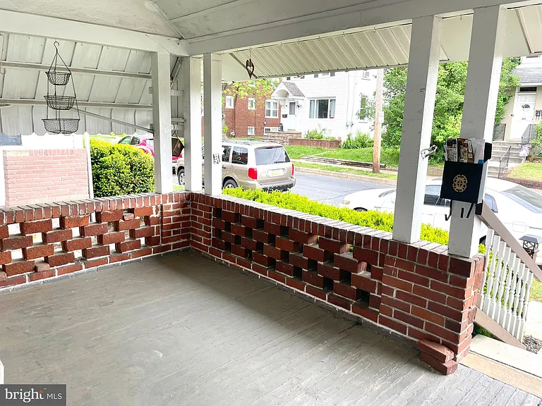 218 Green St — Photo 3