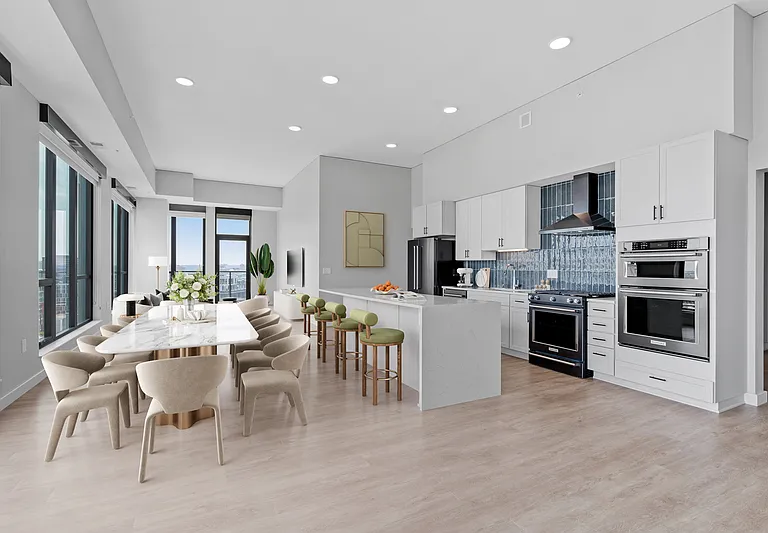 240 Park Avenue — Photo 6