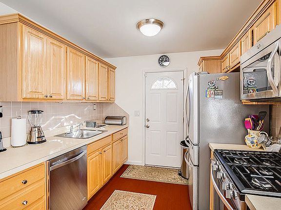 5th image of 52 Foxwood Dr E