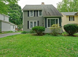 1166 N Country Club Dr, Niskayuna, NY 12309