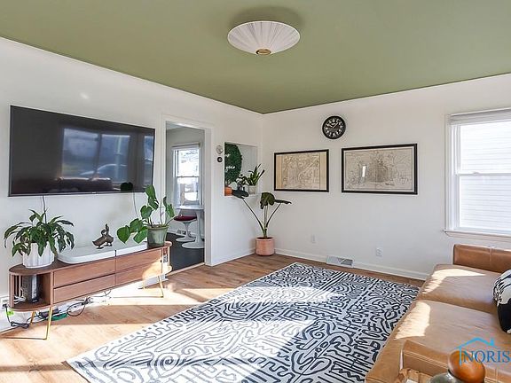4th image of 2842 Elsie Ave