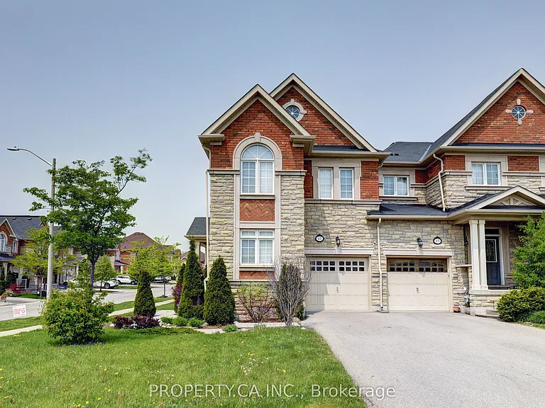 41 Spruce Pine Cres — Photo 2