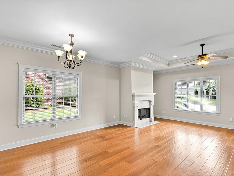 948 Starr Ct — Photo 3