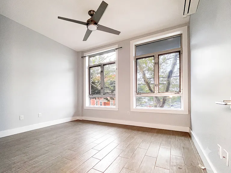 460 Seneca Ave #2L — Photo 3