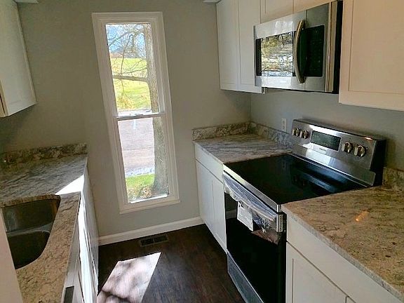 4th image of 900 Dry Valley Ct