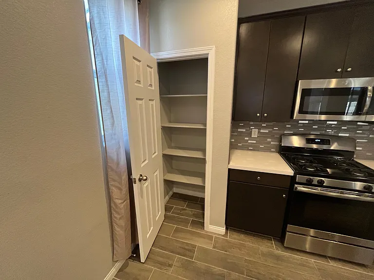 845 E Sunset Rd — Photo 6