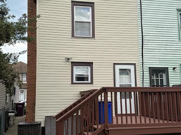 4th image of 219 Taylor St