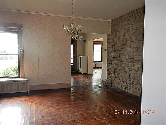 5th image of 392 E Erie St