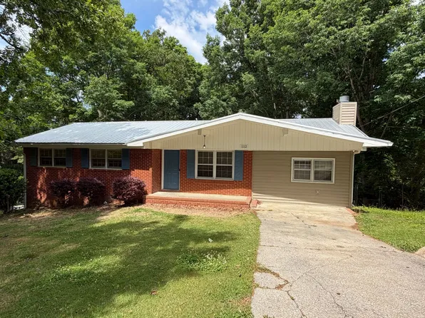 1112 Ridge Dr, Weaver, AL 36277