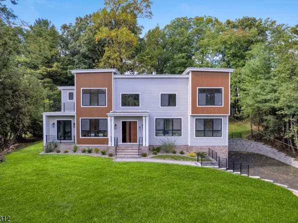 8 Fordham Rd, Livingston Twp., NJ 07039
