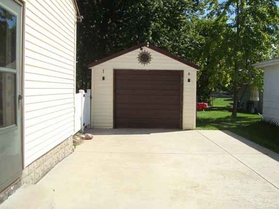 4th image of 1227 Wirtz Ave