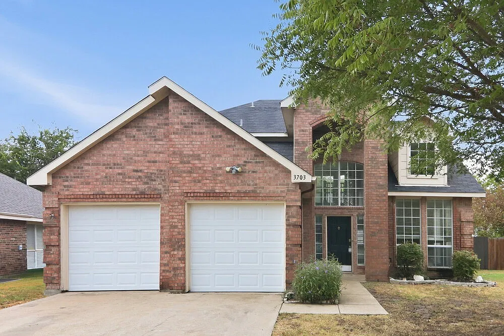 3 bed, 2.5 bath, 1706 sqft, $2,255 — Photo 1