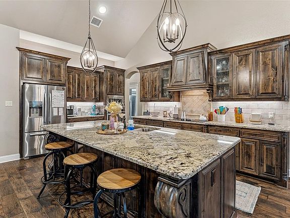 2nd image of 411 Bonita Dr