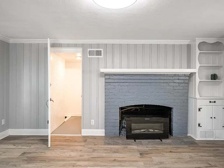 2102 Oakwood Ln — Photo 13
