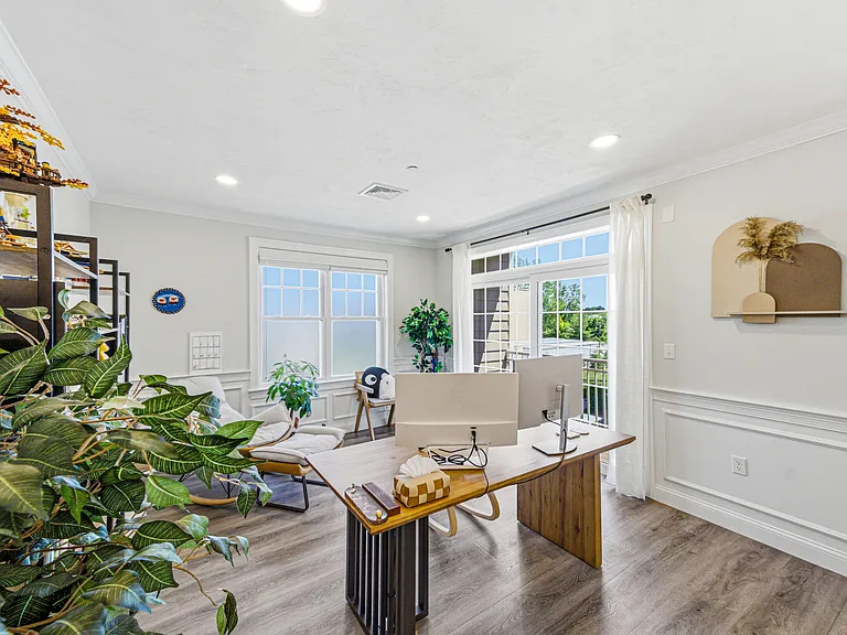 320 Middlesex Ave #D208 — Photo 68