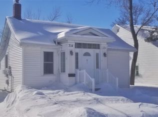 314 3rd St SE, Rugby, ND 58368