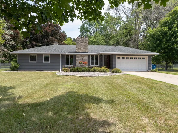 9835 Dellridge Rd, Bloomington, MN 55425
