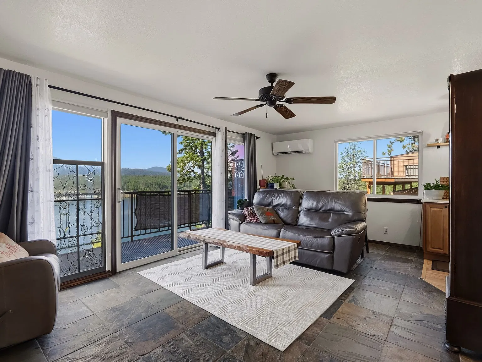 1 bed, 824 sqft, $1,395 — Photo 3