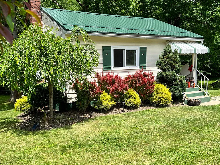 815 Soap Hollow Rd — Photo 1