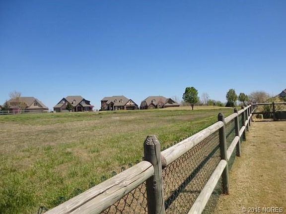 Golf, golf, golf, golf, golf!  Climb the fence and you're practically at the 4th tee!  Doesn't get much better than this!