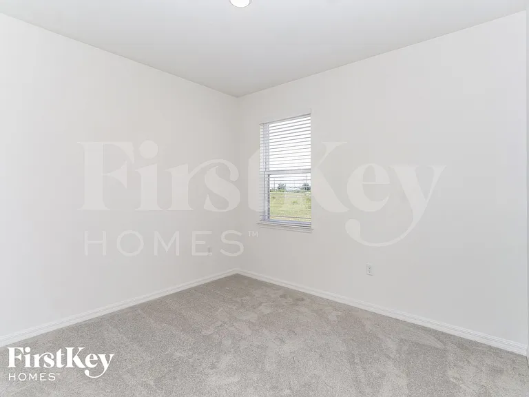 340 Corbel Ln — Photo 11