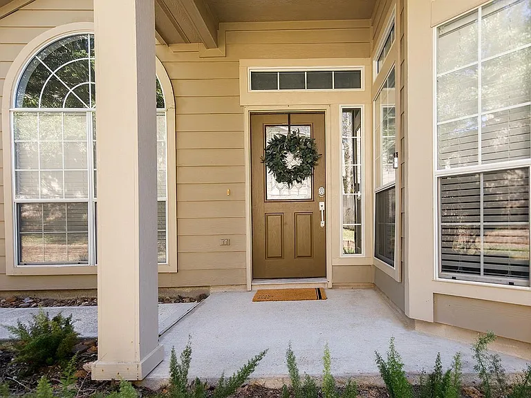 182 N Valley Oaks Cir — Photo 3