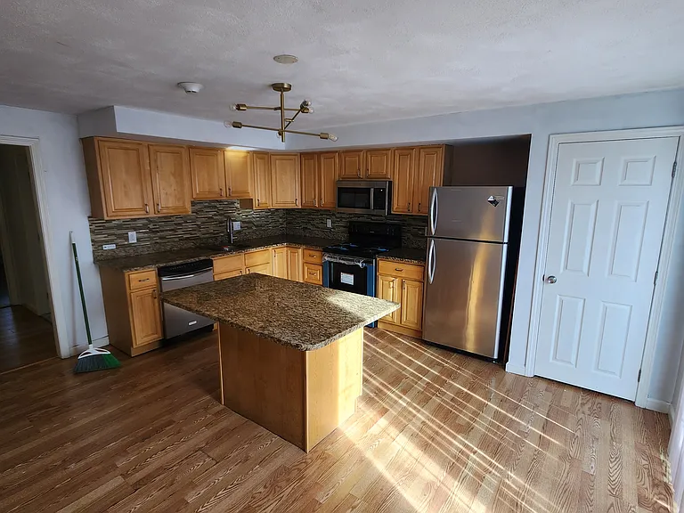 22 Oak St #5B — Photo 3