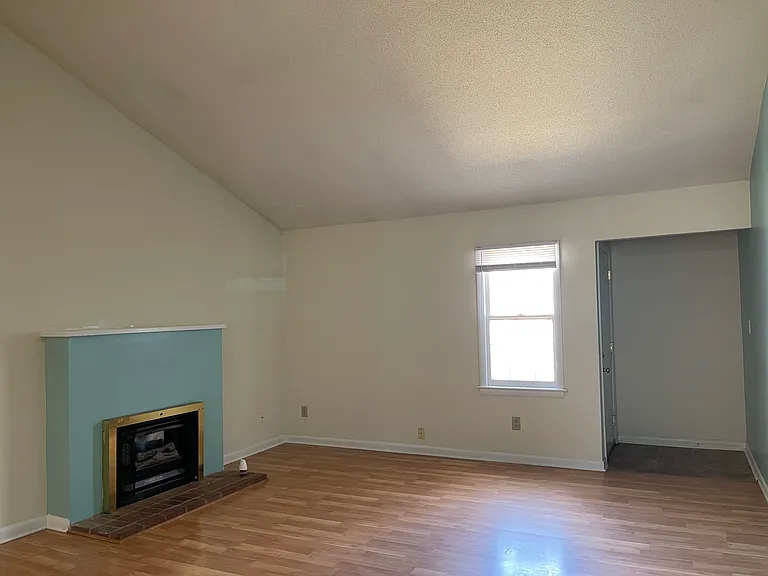 1009 Carlton Ave #B — Photo 4
