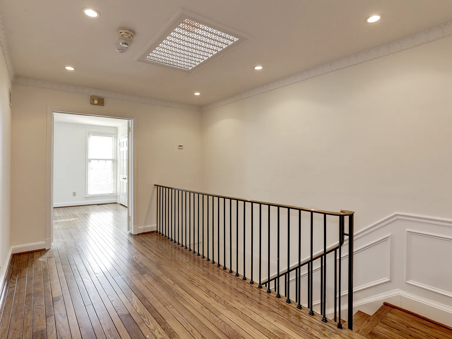 4 bed, 4.5 bath, 2800 sqft, $12,000 — Photo 4