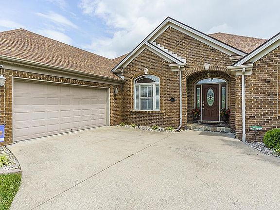 3rd image of 428 Bay Hill Cir
