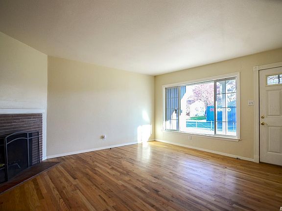 3rd image of 3479 W Euclid Ave