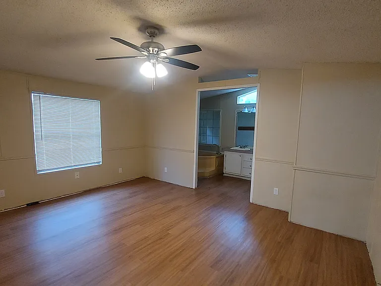 911 Barrier Ln — Photo 5
