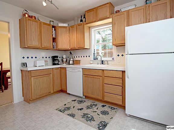 3rd image of 116 Ash St NE