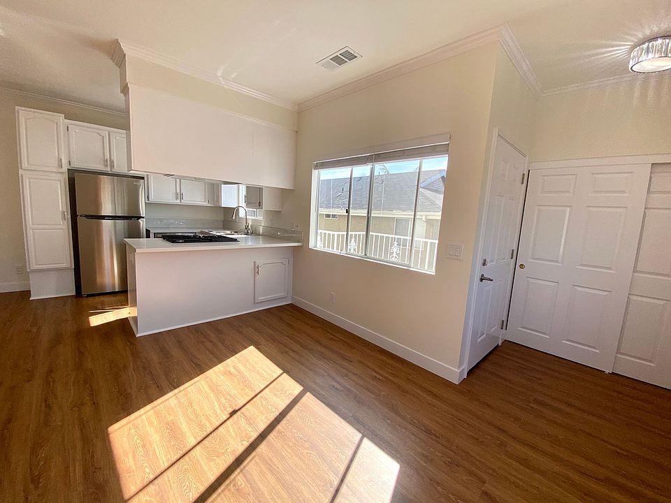 1st image of 1160B Thomas Ave #0