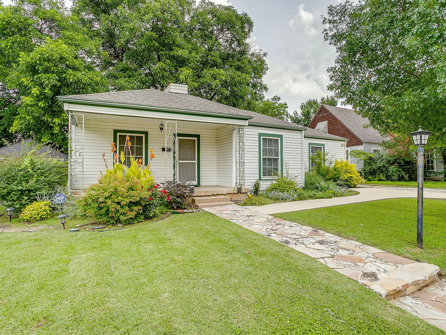 4 bed, 1886 sqft, $4,200 — Photo 1