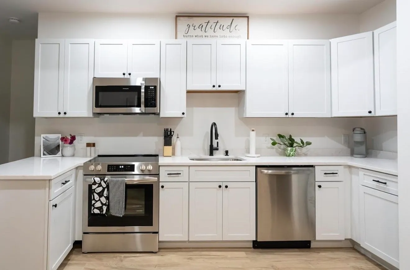 2 bed, 650 sqft, $2,800 — Photo 3