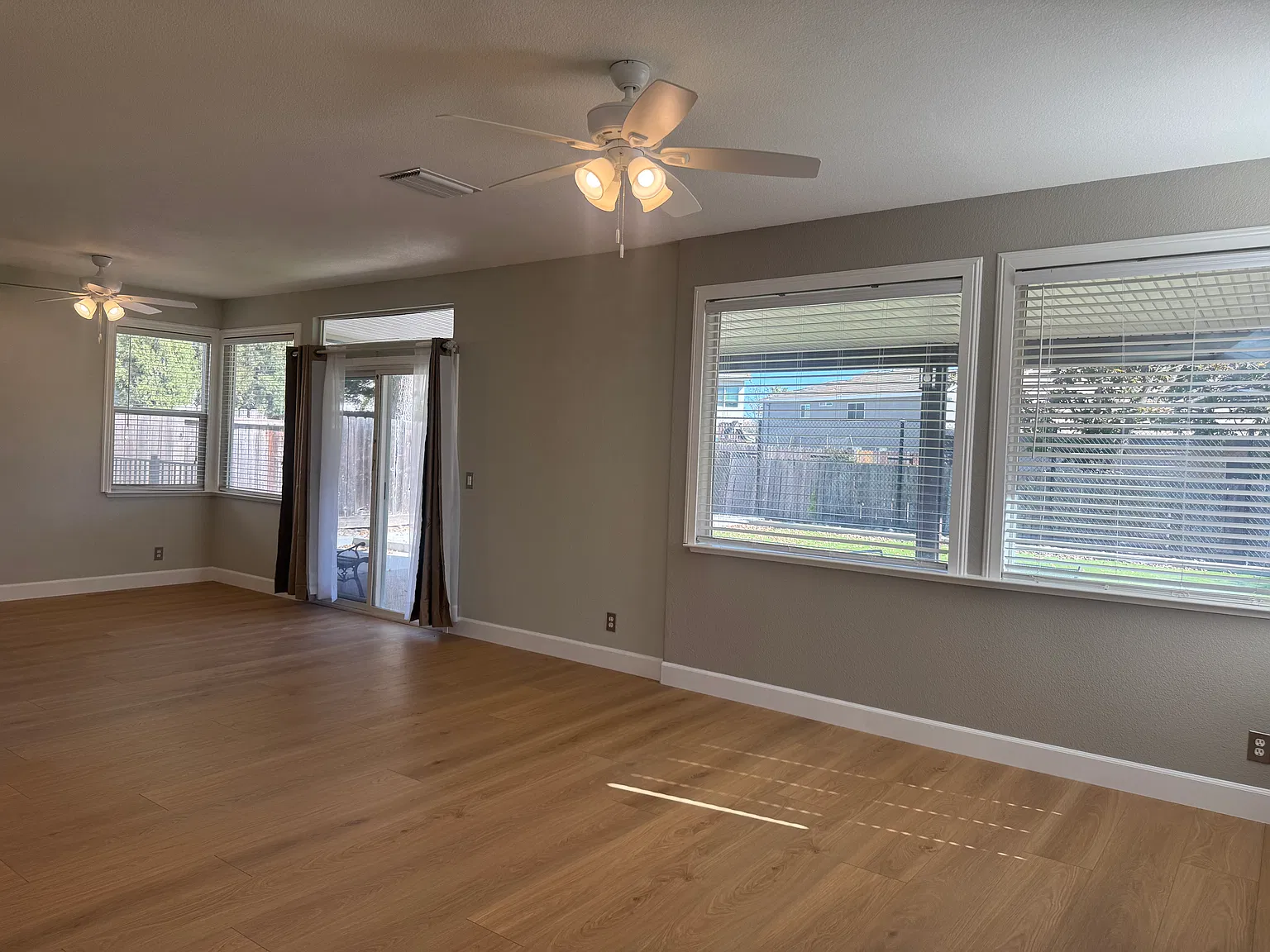 4 bed, 2.5 bath, 1663 sqft, $3,300 — Photo 3