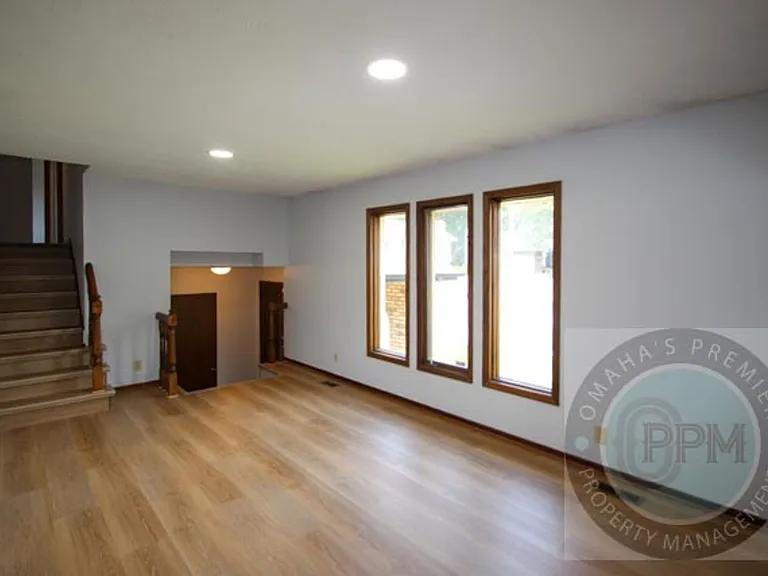 5614 N 116th Avenue Cir — Photo 2