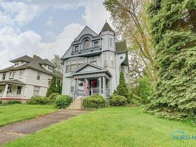 327 W Wooster St, Bowling Green, OH, 43402