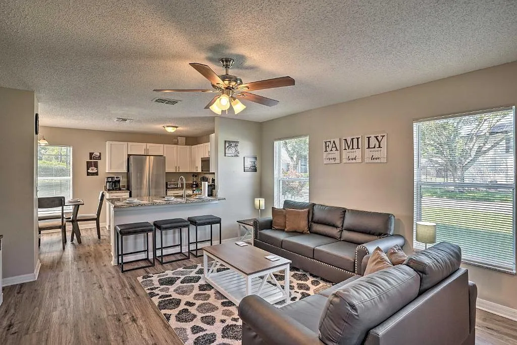 4 bed, 3.0 bath, 1728 sqft, $3,900 — Photo 3
