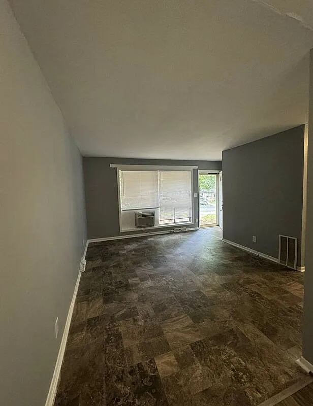 2 bed, 1.0 bath, 1000 sqft, $1,280 — Photo 2