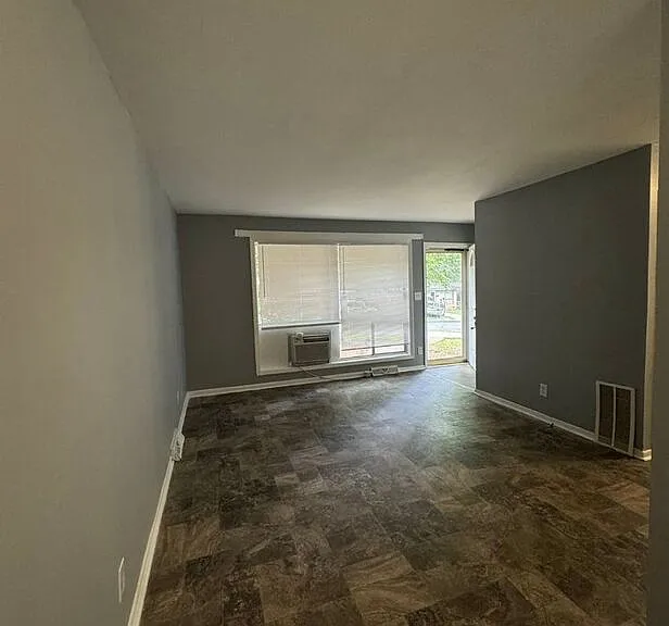 532 Camrose Dr — Photo 10