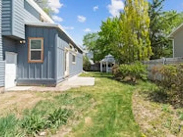 1630 E Ridgemark Dr — Photo 2